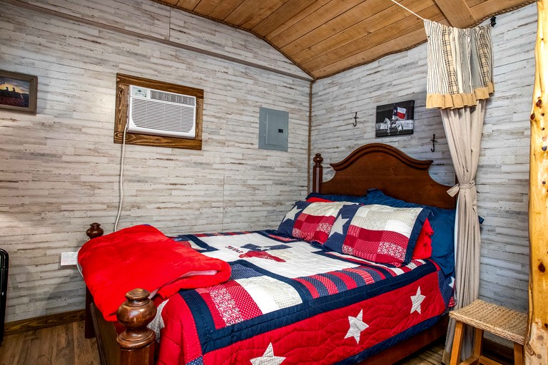 Cabins (United States of America, Medina, Texas)