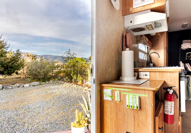 Caravans (United States of America, Pinon Hills, California)