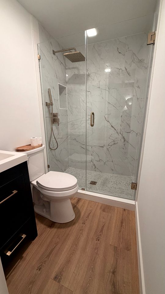 Tranquil Creekside Cabin Perfect for a Relaxing Escape in Weaverville, North Carolina