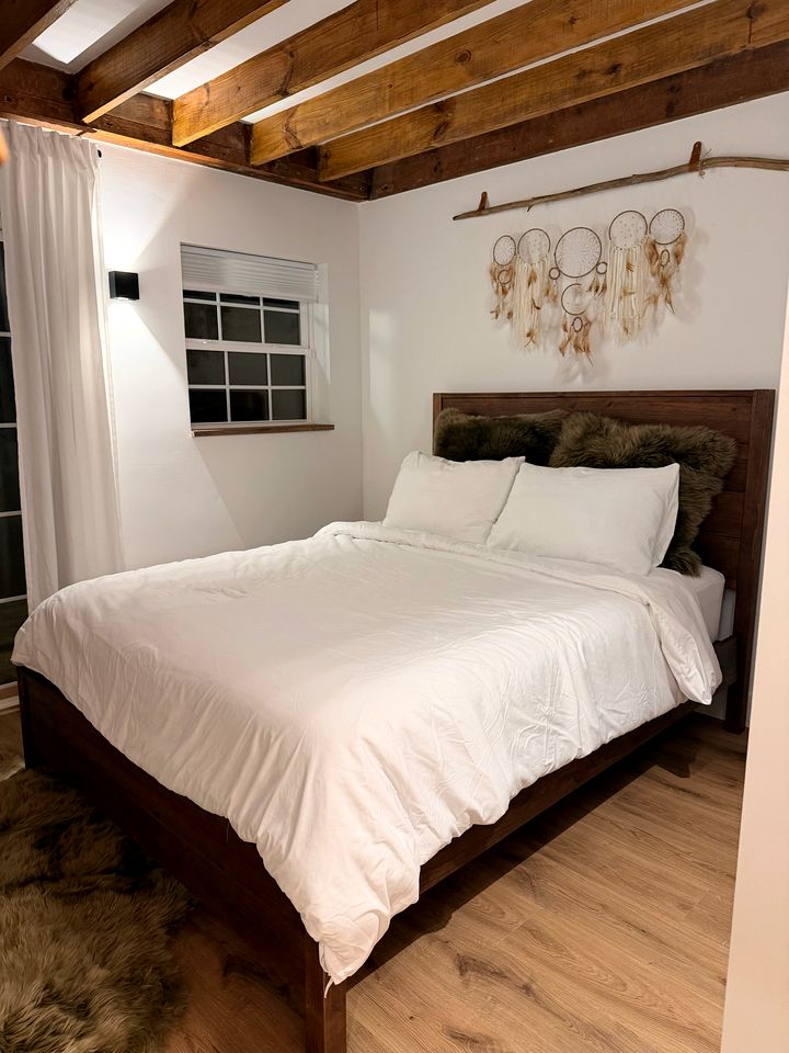 Tranquil Creekside Cabin Perfect for a Relaxing Escape in Weaverville, North Carolina