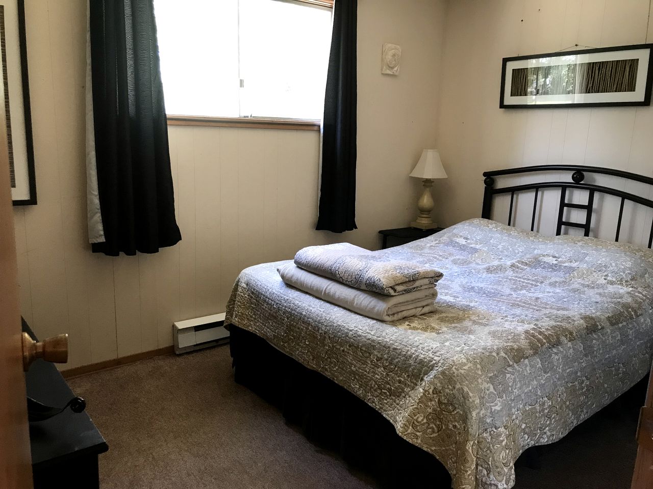 Tranquil Cottage Hideaway with Lake Access & Bonfire Nights in Ontario, Canada