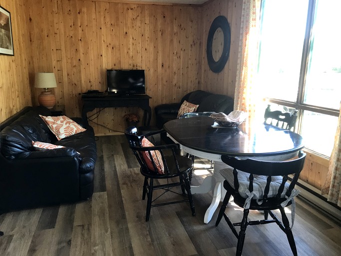 Cottages (Canada, Callander, Ontario)