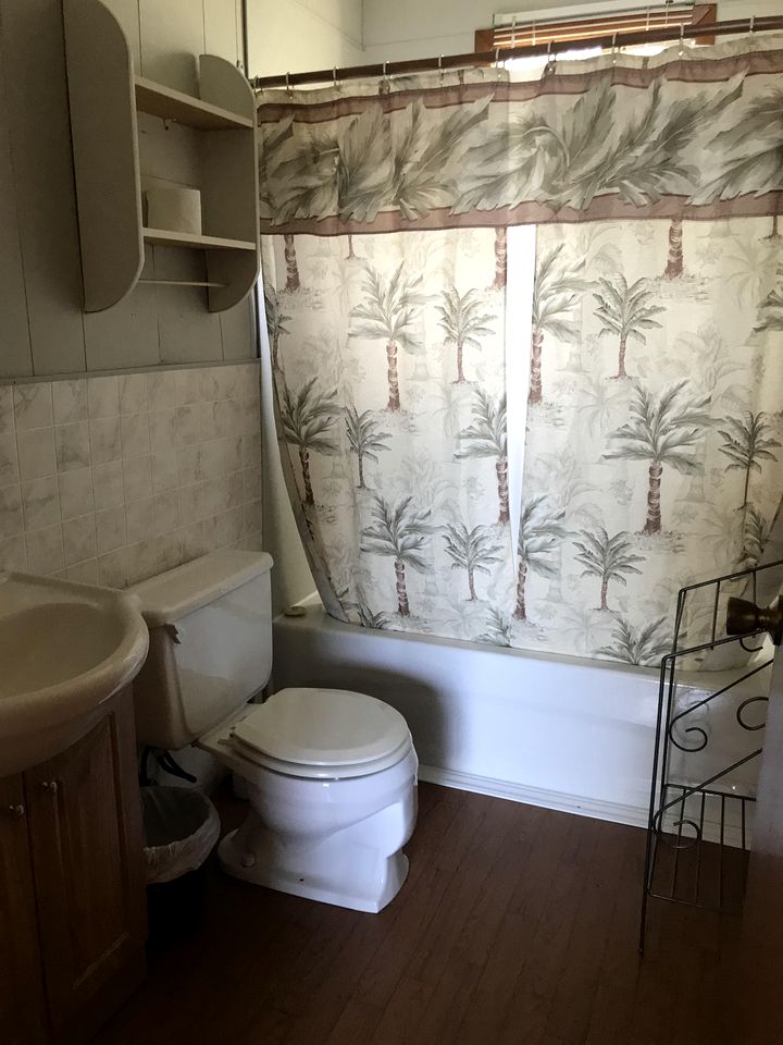 Tranquil Cottage Hideaway with Lake Access & Bonfire Nights in Ontario, Canada