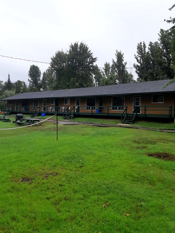 Relaxing Waterfront Cottage Retreat with Boats & Bonfire Nights in Ontario, Canada