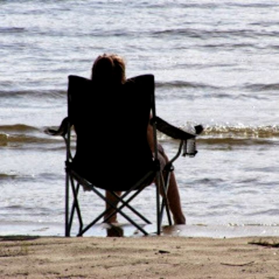 Relaxing Waterfront Cottage Retreat with Boats & Bonfire Nights in Ontario, Canada