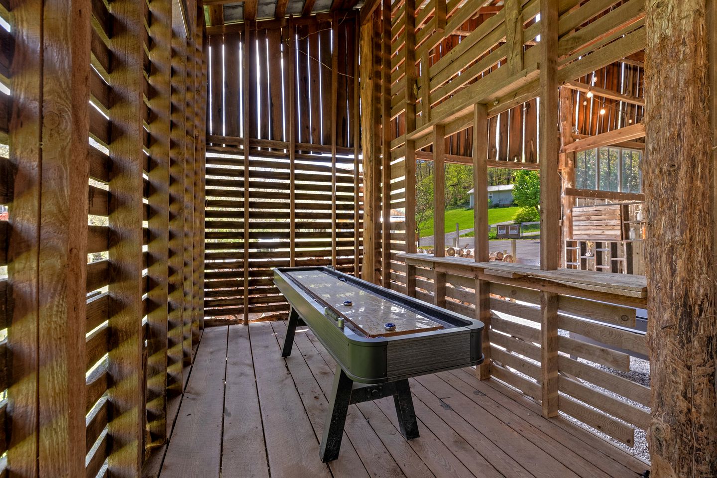 Peaceful Cabin Retreat with Spa Features & Unique Farm Vibes in Newport, Tennessee