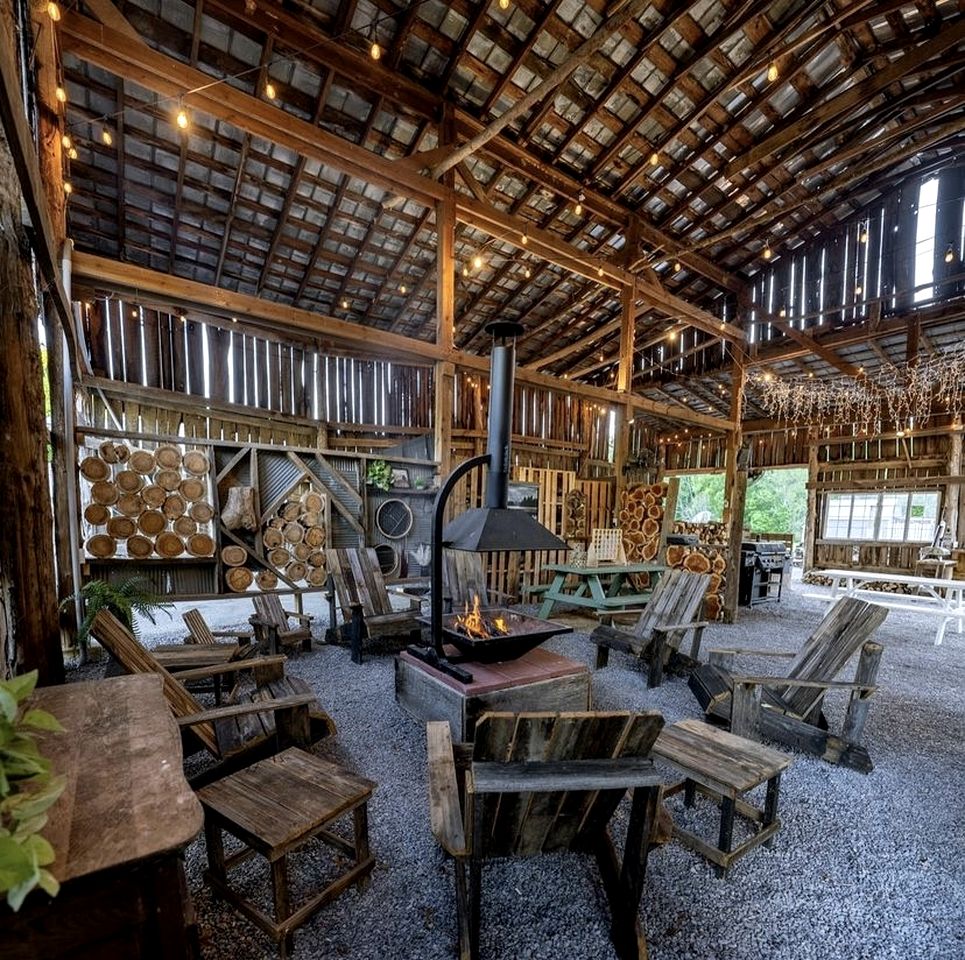 Peaceful Cabin Retreat with Spa Features & Unique Farm Vibes in Newport, Tennessee