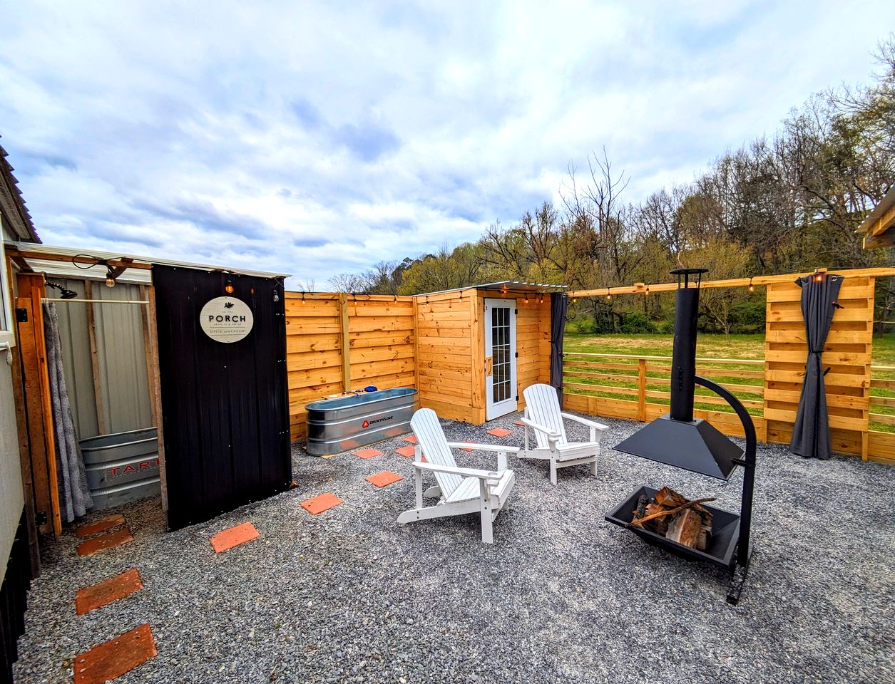 Peaceful Cabin Retreat with Spa Features & Unique Farm Vibes in Newport, Tennessee