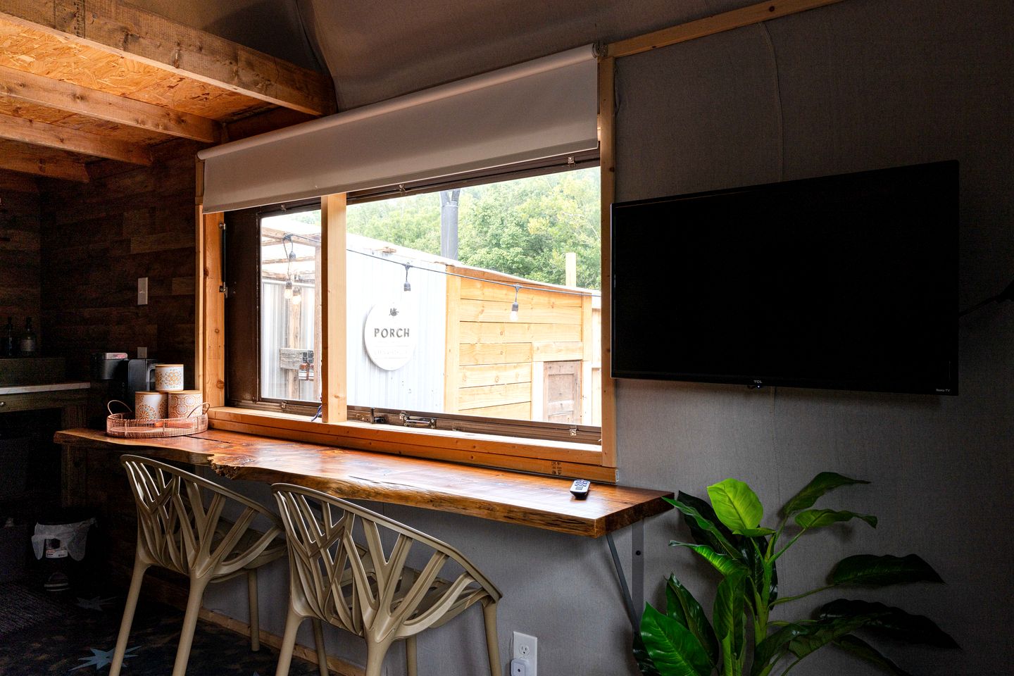 Peaceful Cabin Retreat with Spa Features & Unique Farm Vibes in Newport, Tennessee