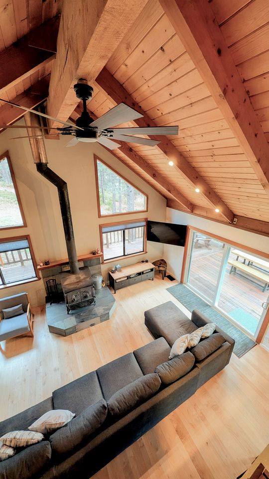 Cozy Luxe Hideaway with Stunning Views & Spacious Loft in Arnold, California