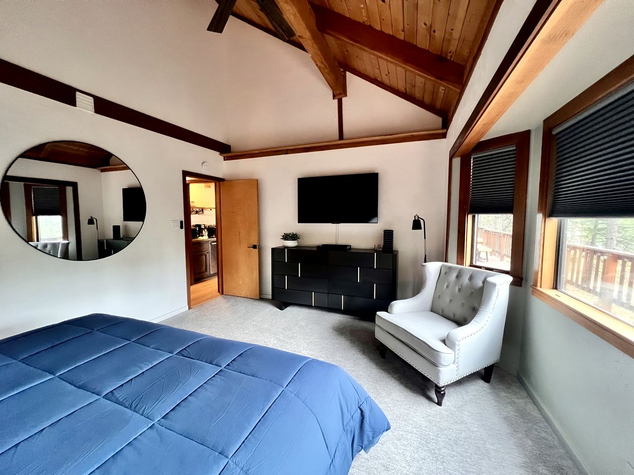 Cozy Luxe Hideaway with Stunning Views & Spacious Loft in Arnold, California