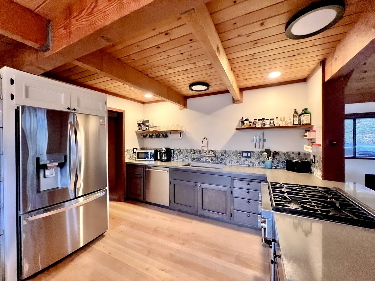 Cozy Luxe Hideaway with Stunning Views & Spacious Loft in Arnold, California