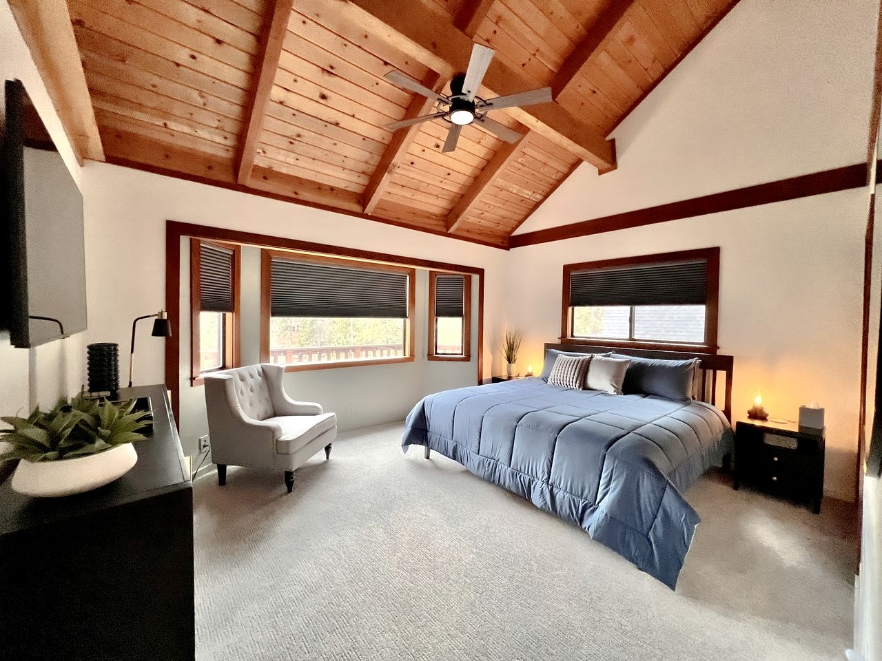 Cozy Luxe Hideaway with Stunning Views & Spacious Loft in Arnold, California