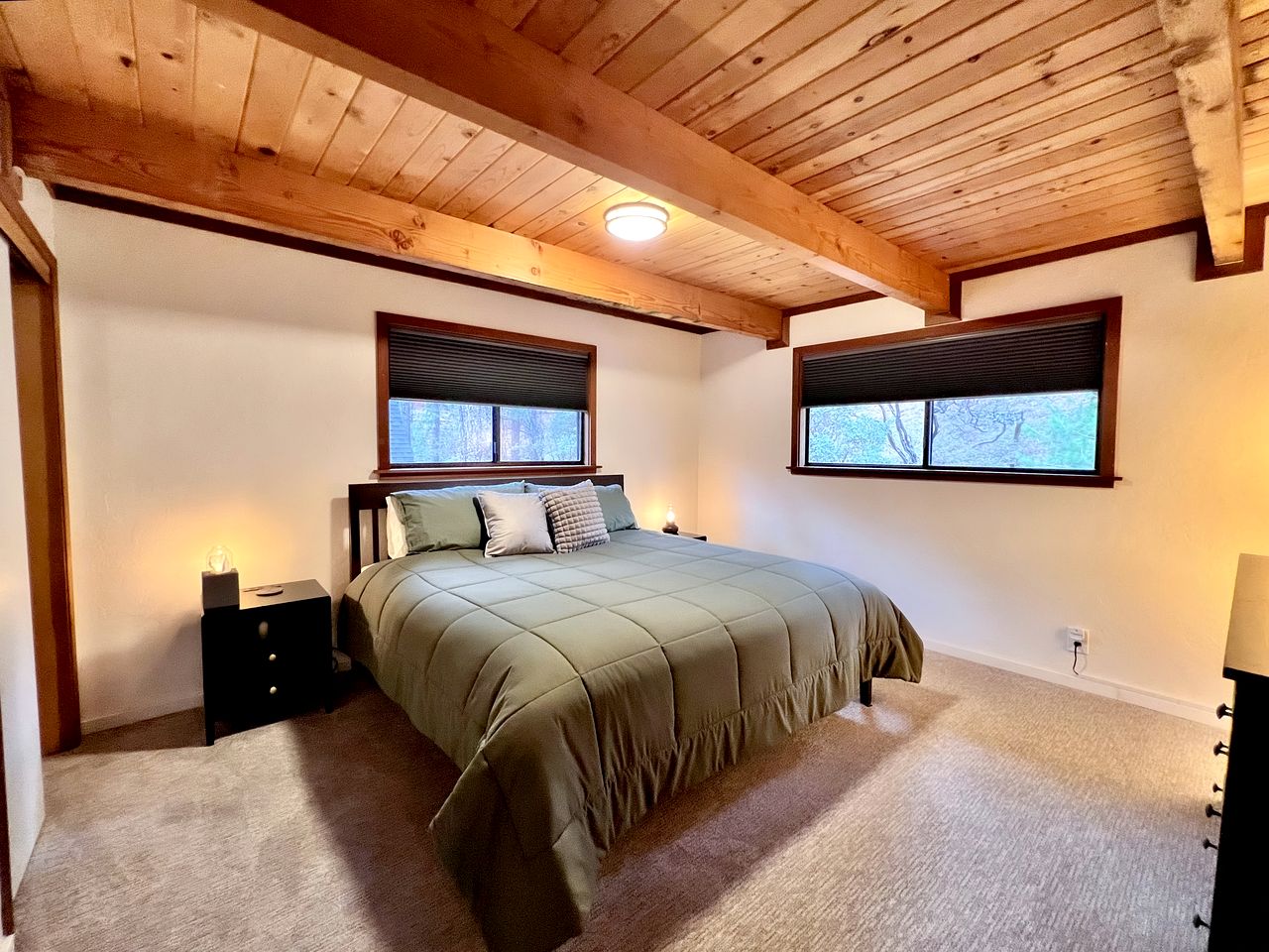 Cozy Luxe Hideaway with Stunning Views & Spacious Loft in Arnold, California