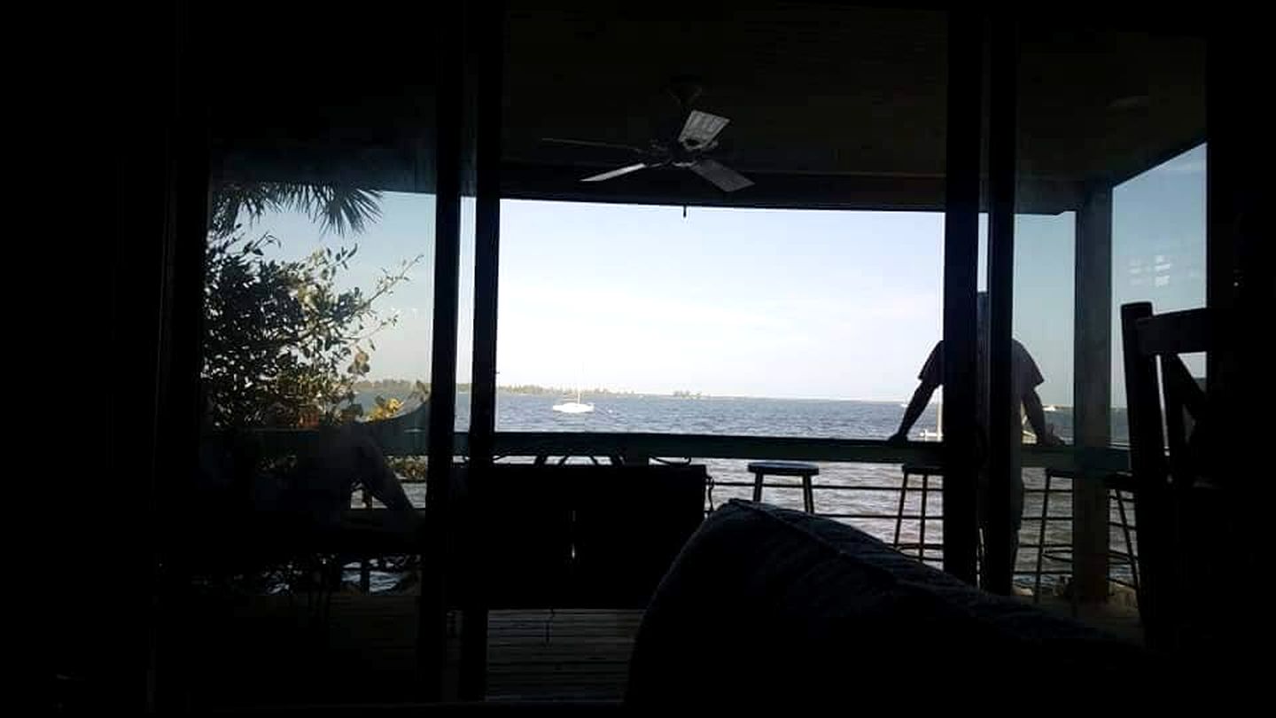 Beautiful Waterfront Cottage for a Peaceful Romantic Escape in Micco, Florida