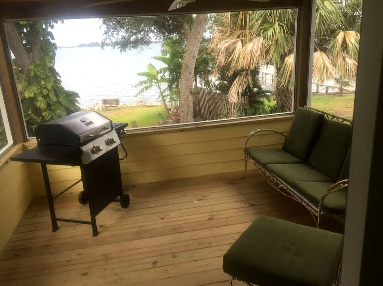 Beautiful Waterfront Cottage for a Peaceful Romantic Escape in Micco, Florida