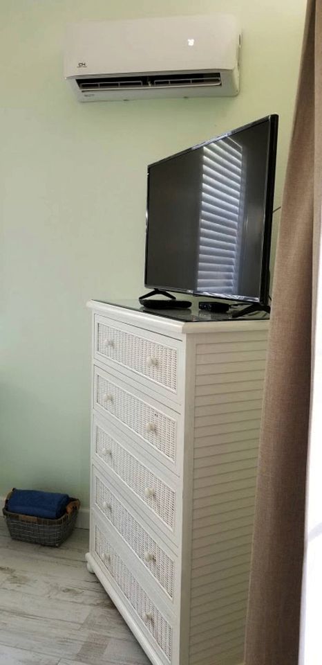 Beautiful Waterfront Cottage for a Peaceful Romantic Escape in Micco, Florida