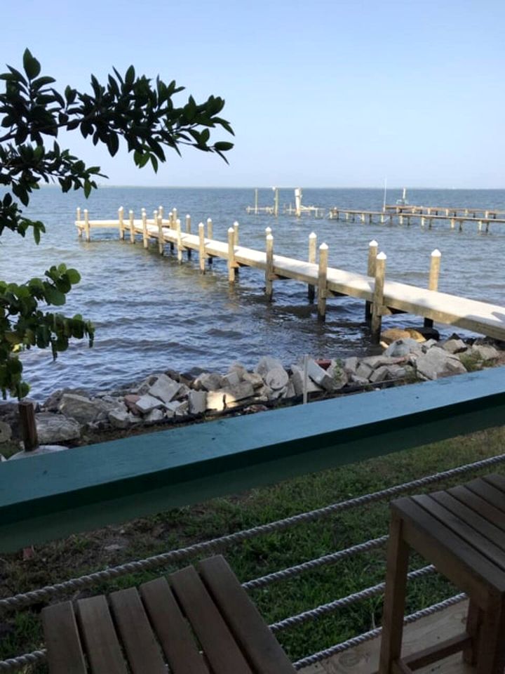 Beautiful Waterfront Cottage for a Peaceful Romantic Escape in Micco, Florida