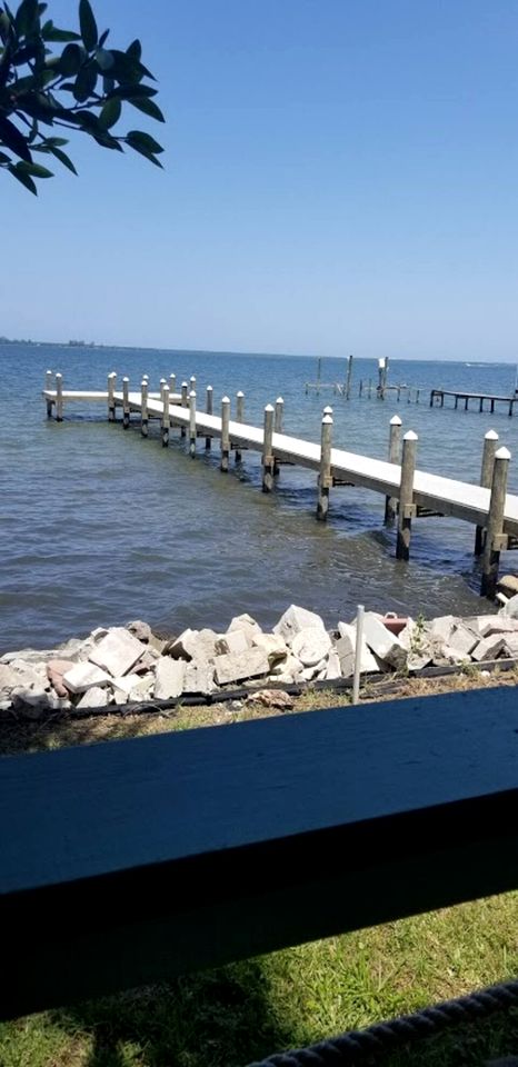 Beautiful Waterfront Cottage for a Peaceful Romantic Escape in Micco, Florida