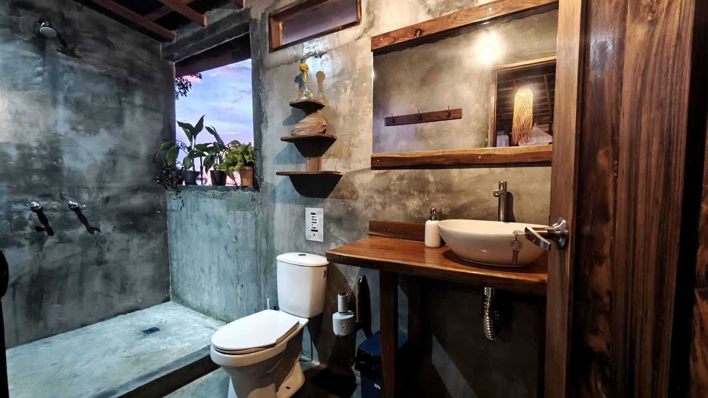 Serene Eco-Lodge with Organic Coffee Farm & Mountain Views near Minca, Sierra Nevada de Santa Marta