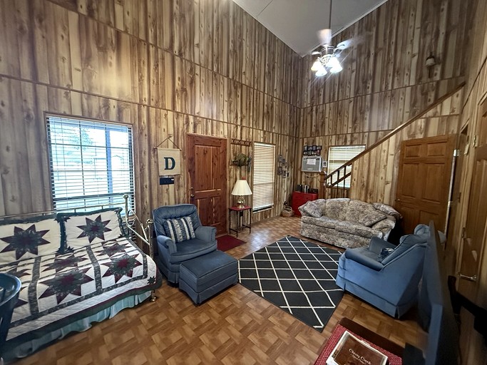 Cabins (United States of America, --, --)