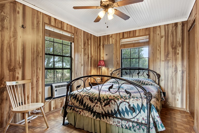 Cabins (United States of America, Concan, Texas)
