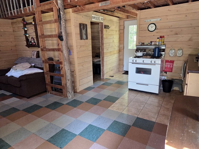 Cabins (United States of America, --, New York)