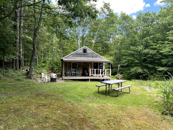 Cabins (United States of America, --, New York)