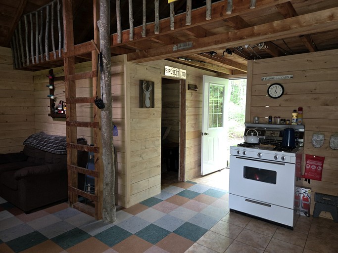 Cabins (United States of America, --, New York)