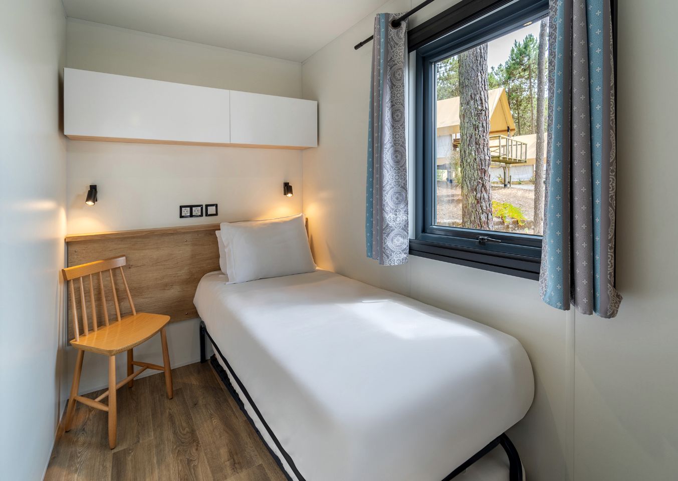 Scenic Cozy Bungalow with Landscape Views & Pool Access Near Nazaré, Portugal