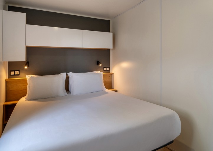 Cottages (Portugal, Nazaré, Leiria District)