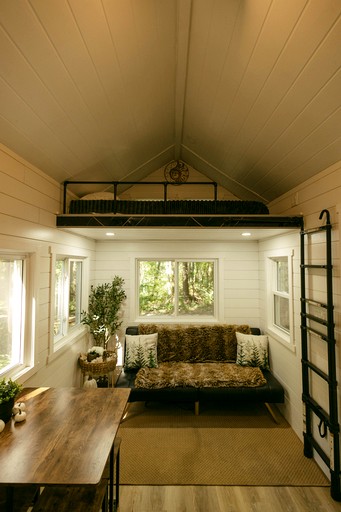 Tiny Houses (Canada, Simcoe, Ontario)