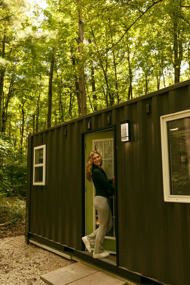 Cozy Semi Off-Grid Tiny Home Forest Retreat with Private Sauna & Cold Plunge Near Simcoe, Ontario