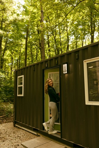 Cabins (Canada, Simcoe, Ontario)