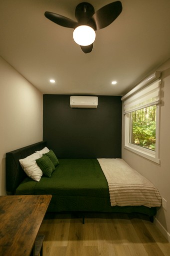 Cabins (Canada, Simcoe, Ontario)