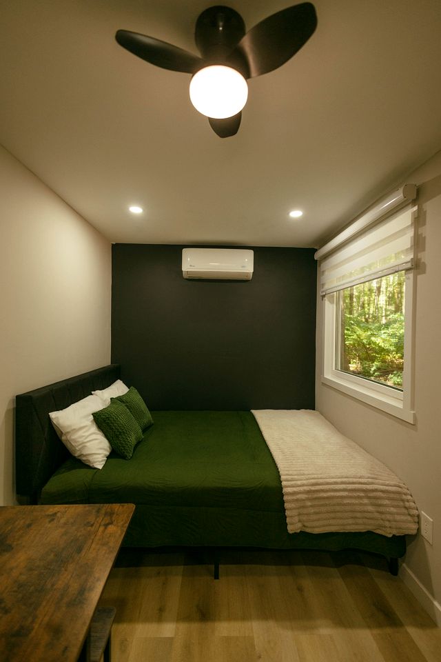 Secluded Cozy All-Season Semi Off-Grid Tiny Home Agritourism Farmstay with Private Nordic Spa Experience Near Simcoe, Norfolk County, Ontario