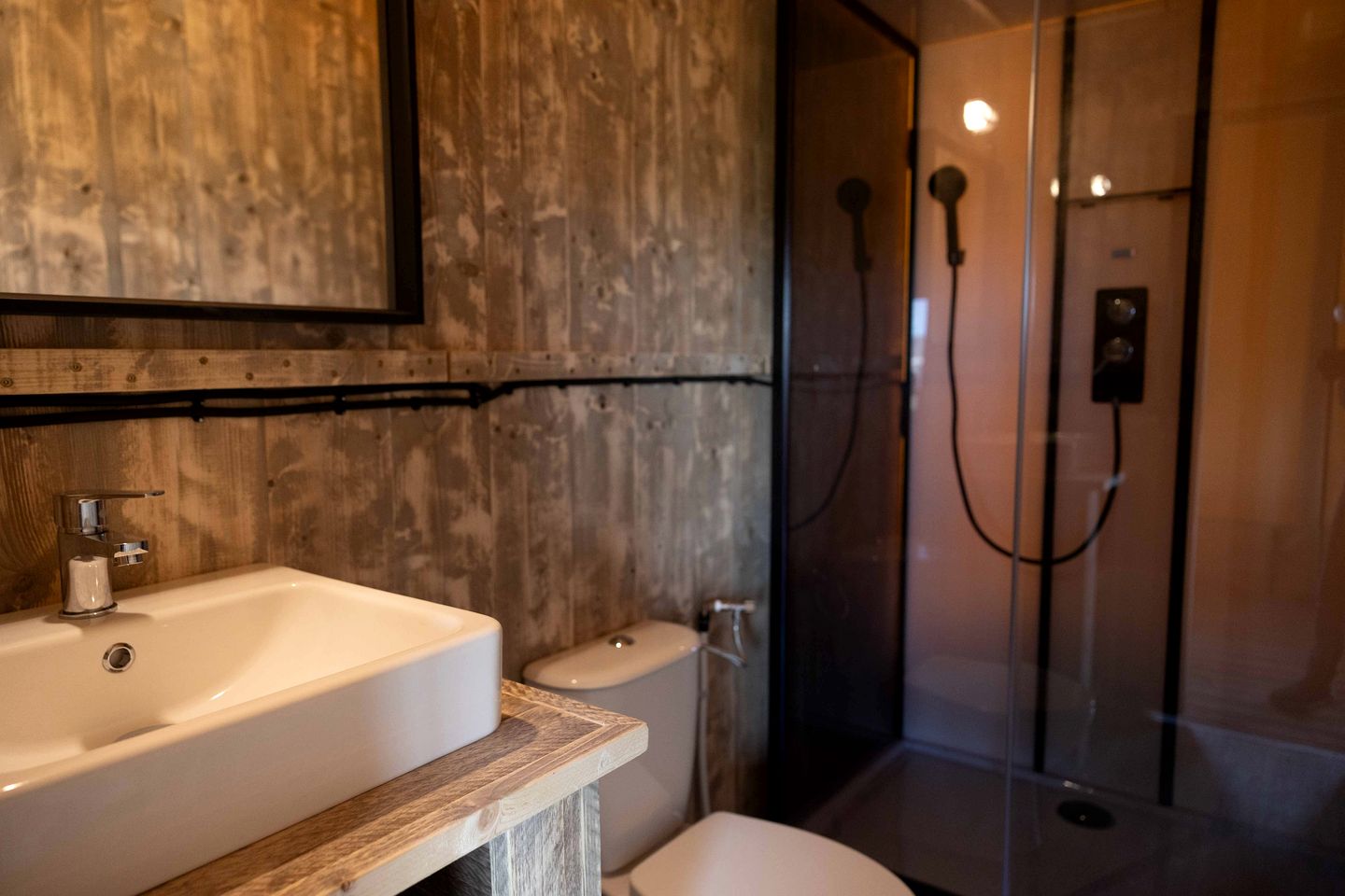 Peaceful Glamping Retreat with Panoramic Views Near Tenuta Spinelli Winery in Marche, Italy