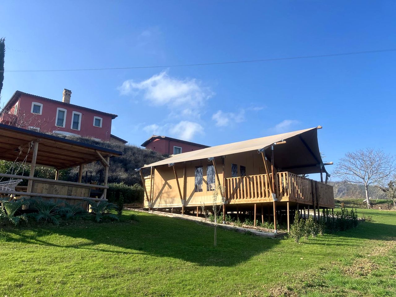 Peaceful Glamping Retreat with Panoramic Views Near Tenuta Spinelli Winery in Marche, Italy