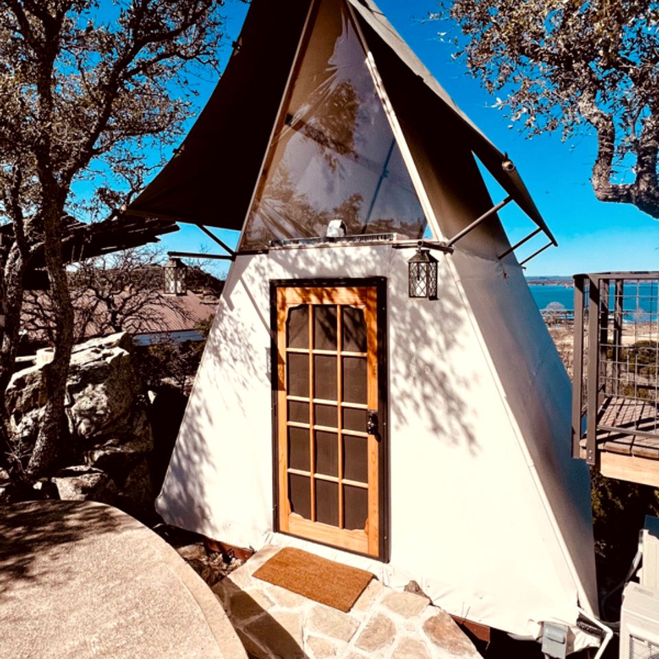One-of-a-Kind Cliffside Glamping Experience with Sky Views in Cottonwood Shores, Texas