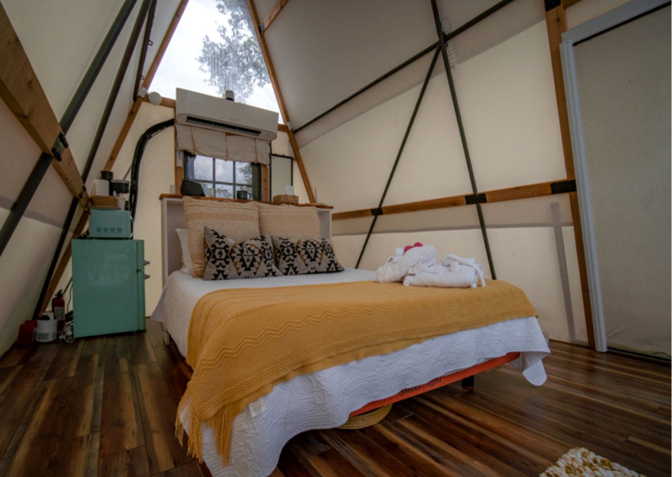 One-of-a-Kind Cliffside Glamping Experience with Sky Views in Cottonwood Shores, Texas