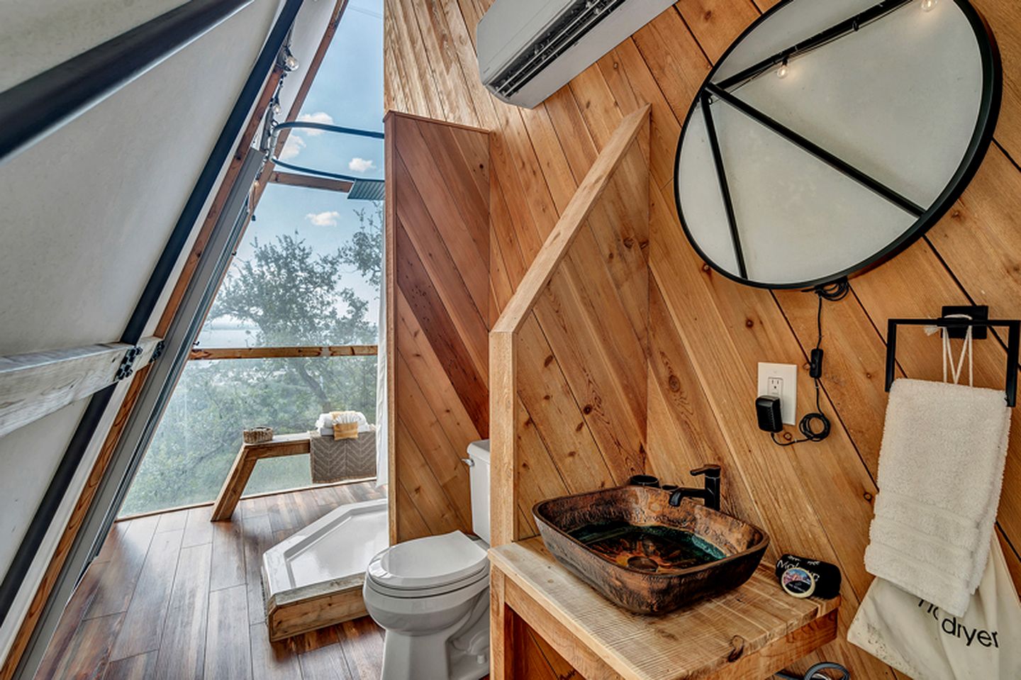 One-of-a-Kind Cliffside Glamping Experience with Sky Views in Cottonwood Shores, Texas
