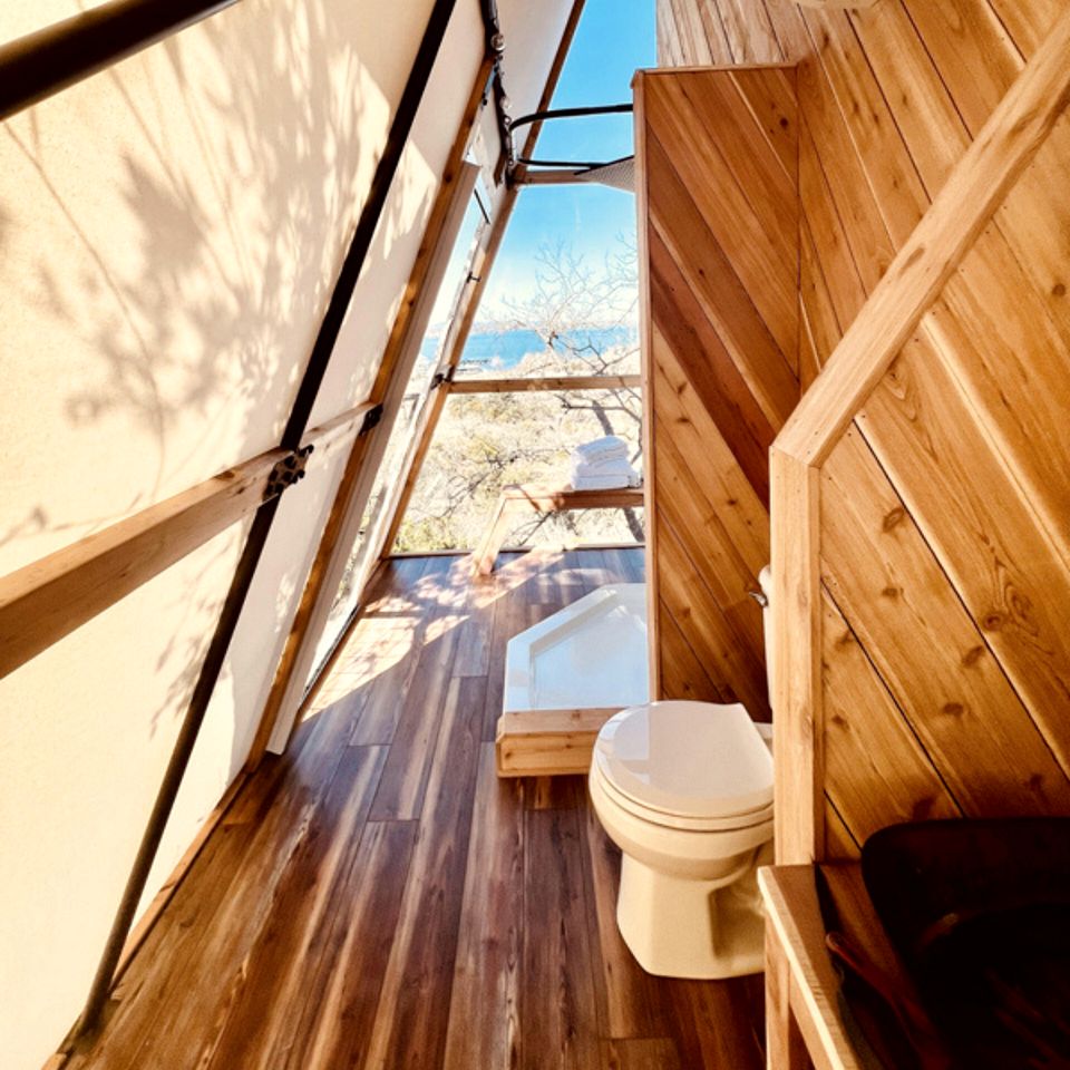 One-of-a-Kind Cliffside Glamping Experience with Sky Views in Cottonwood Shores, Texas