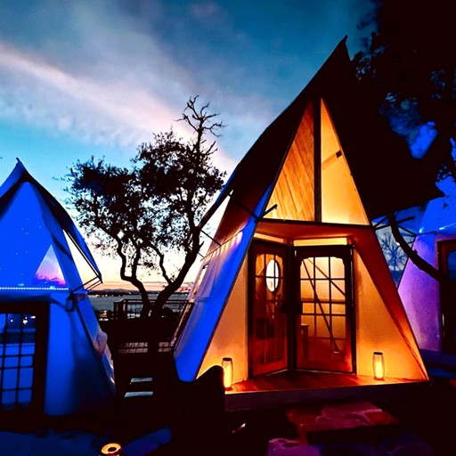 One-of-a-Kind Cliffside Glamping Experience with Sky Views in Cottonwood Shores, Texas