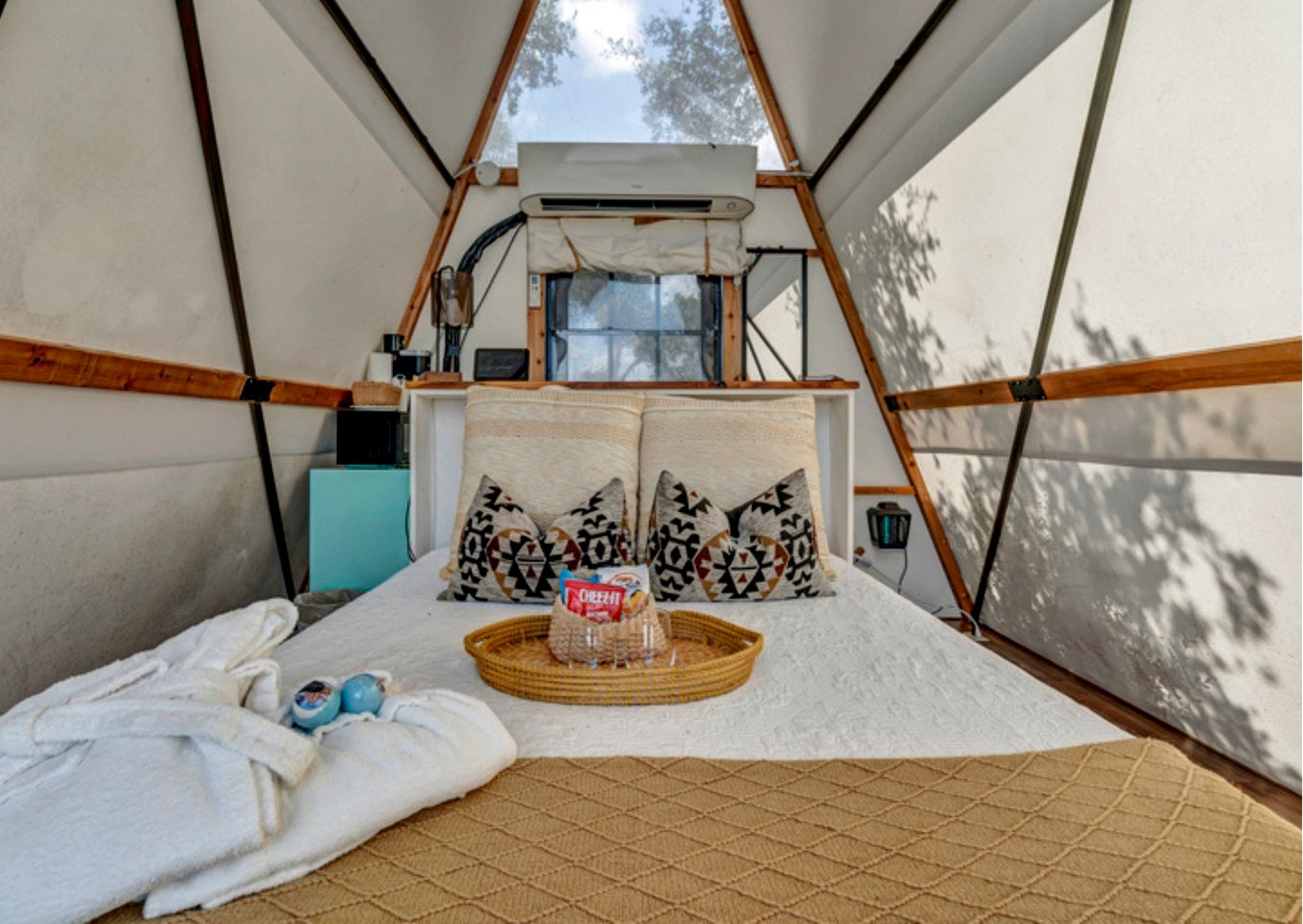 One-of-a-Kind Cliffside Glamping Experience with Sky Views in Cottonwood Shores, Texas