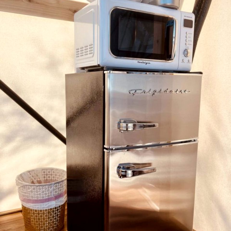 Luxury Glass A-Frame Escape with Cliffside Balcony & Spa Features in Cottonwood Shores, Texas