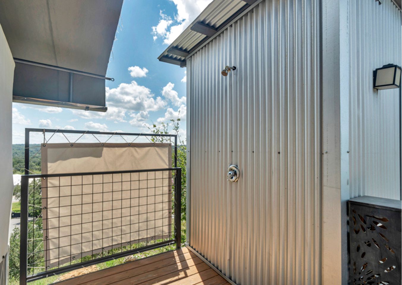 Glamping Retreat with Outdoor Tub & Panoramic Sky Views in Cottonwood Shores, Texas