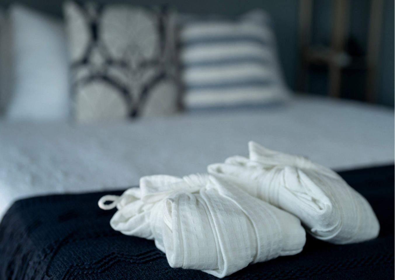 Unique Container Escape with Panoramic Hilltop Views in Cottonwood Shores, Texas