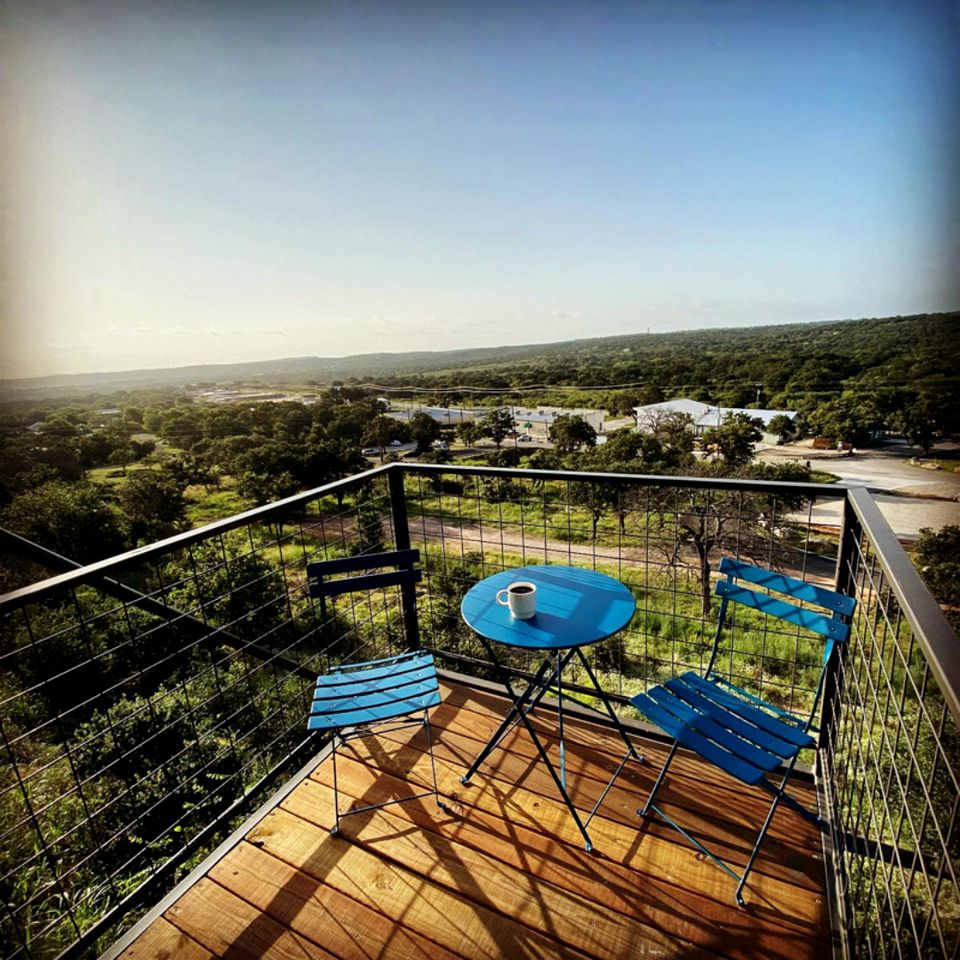 Unique Container Escape with Panoramic Hilltop Views in Cottonwood Shores, Texas