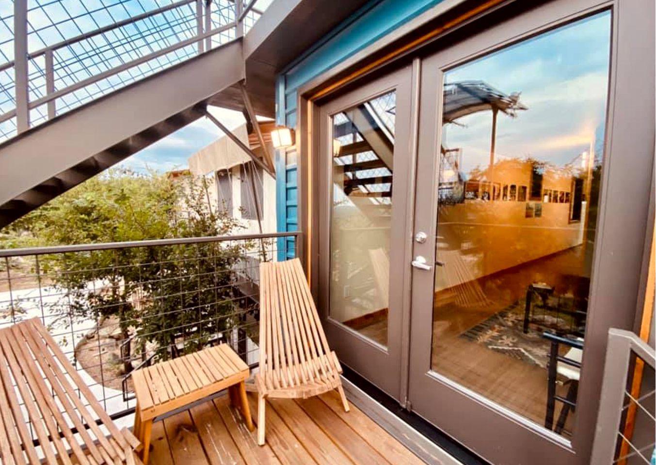 Unique Container Escape with Panoramic Hilltop Views in Cottonwood Shores, Texas