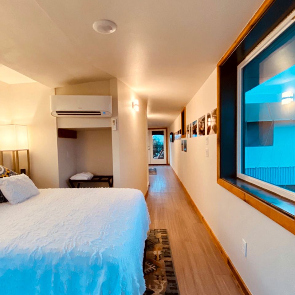 Unique Container Escape with Panoramic Hilltop Views in Cottonwood Shores, Texas